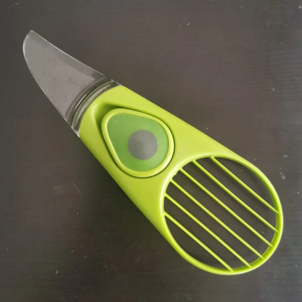 1pc‎ 3-in-1 Avocado Slicer Peeler Core & Slice Tool - Green Hass Avocado Cutter